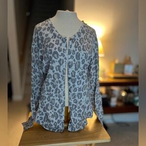 GAP Gray XL Leopard Print Cardigan